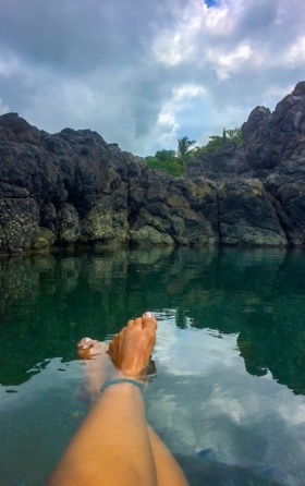 view over crossed legs in Amor de Mar Tide Pool